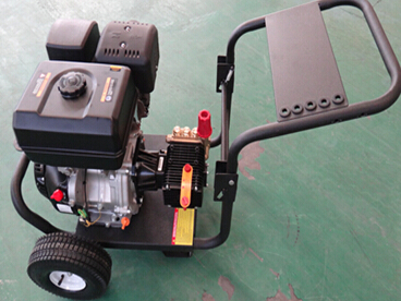大連冷水汽油驅(qū)動(dòng)高壓清洗機(jī)