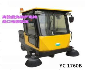 大連防雨防風(fēng)駕駛式掃地車座駕式清掃車價格