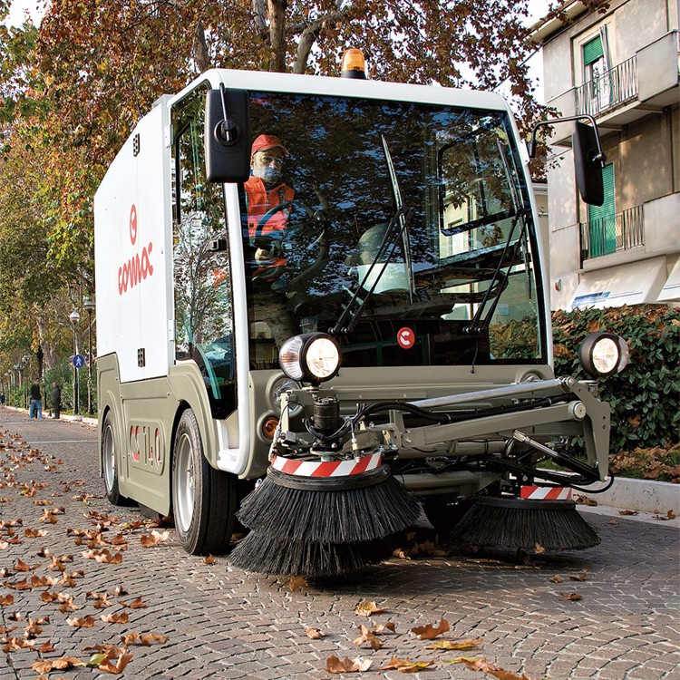 意大利COMAC全封閉式道路清掃車CS140柴油驅(qū)動無塵駕駛式掃地車
