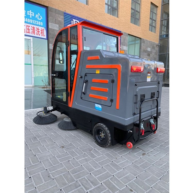 凱爾樂電動駕駛式掃地車工廠物業(yè)公園可灑水全封閉坐駕式清掃車